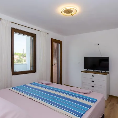 Lada Apartmán *